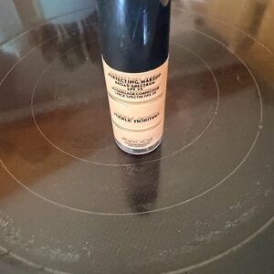 Merle Norman Perfecting Makeup SPF 25 - Black and Tan